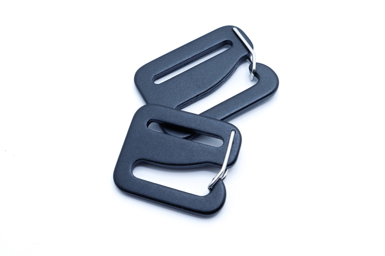 Gated aluminum single hook connector for adjustable straps and technical sewing