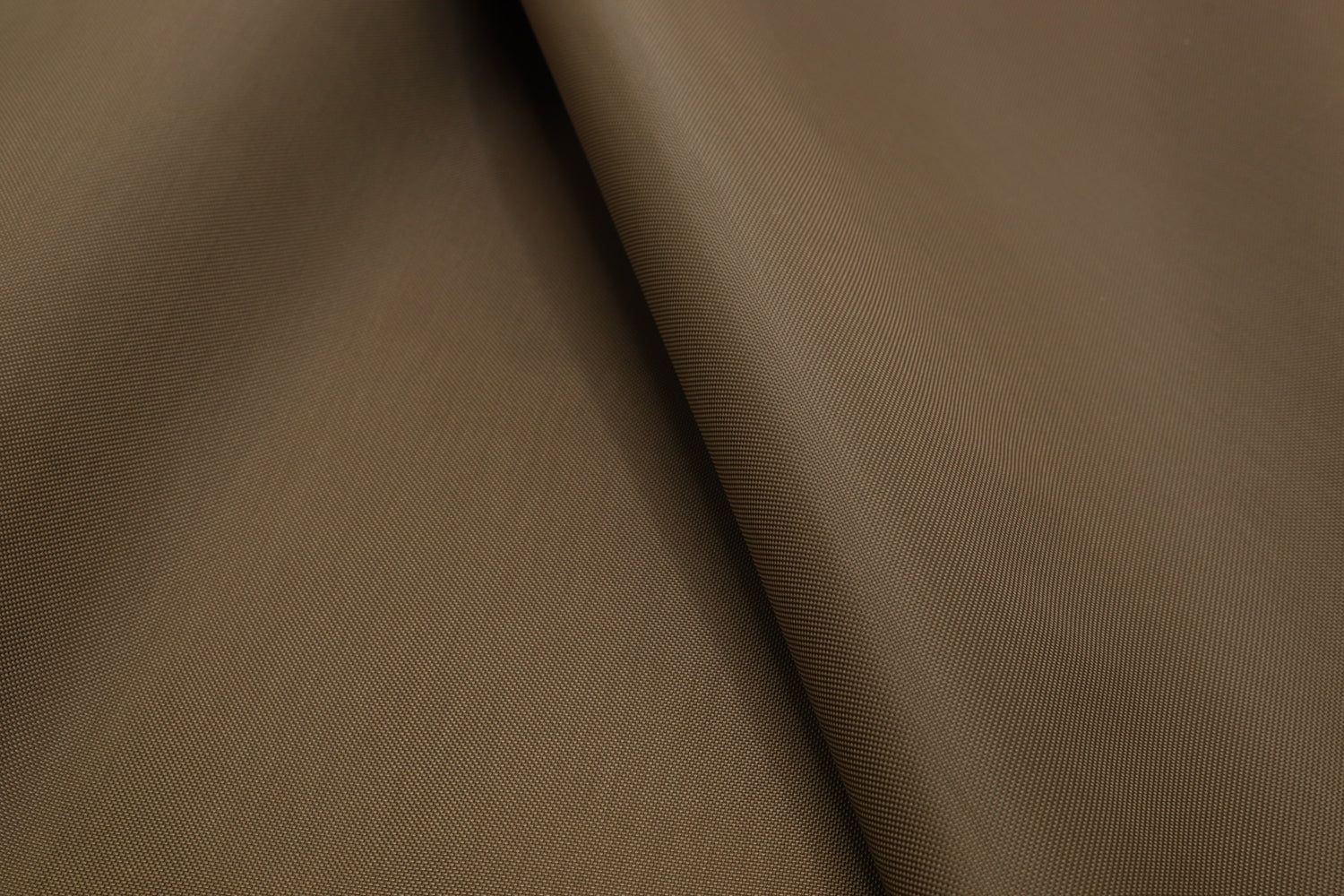 200d recycled polyester fabric commonly used to sew bags.