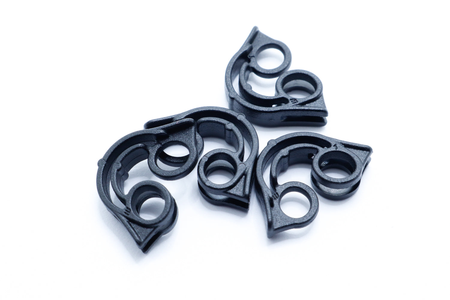 Multiple Squeeze stoppers which are similar to a cord locks
